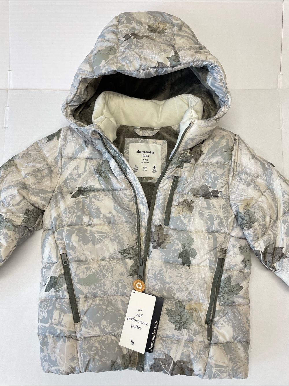 NWT Abercrombie Kids 5/6 Puffer Coat Camouflage Pockets Hood Fall Leaves Nature